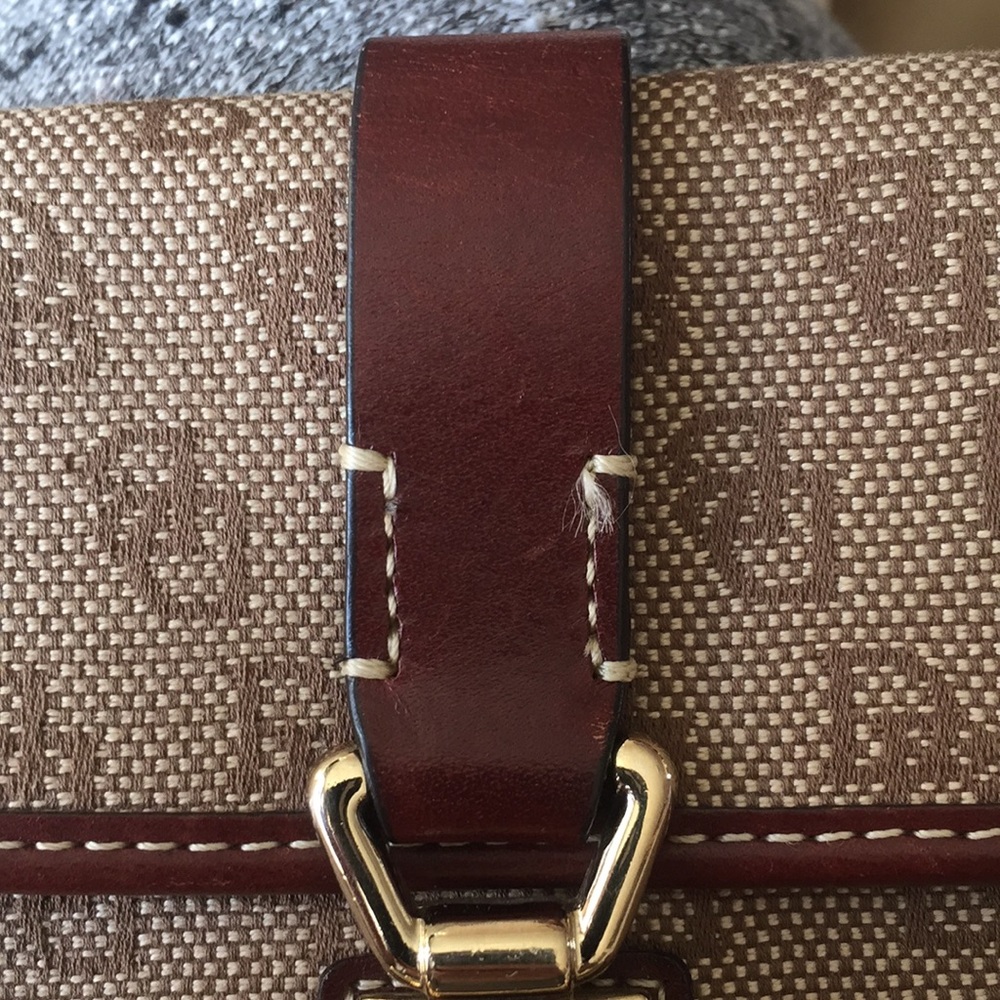 Dooney & Bourke small wristlet - Picture 8 of 8